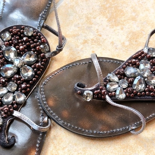 Lola Cruz sandals size 39 without heels with crystals and beads like new