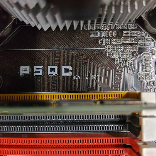 Asus P5QC motherboard socket 775 DDR2 & DDR3 like new