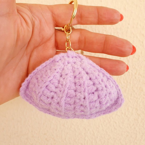 Shell keychain lilac knitted handmade, new