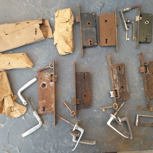 Old locks used, pack of 10 with handles and keys