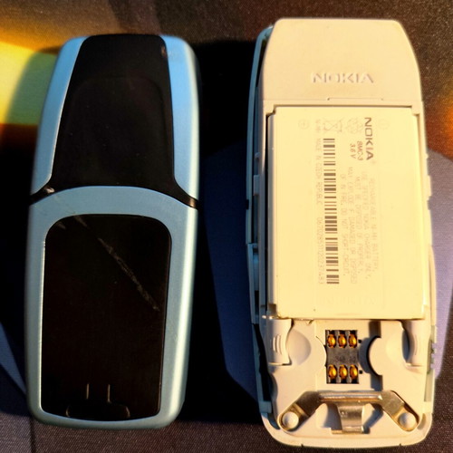 Nokia 3310 and 3330 used mobile phones with unknown condition