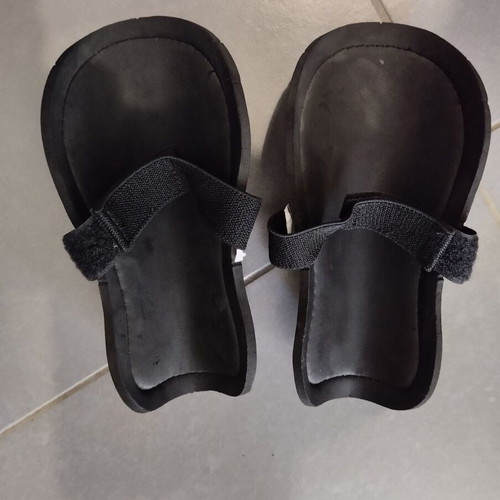 Football shin guards for kids like new, size small