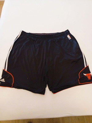 Authentic Chicago Bulls basketball shorts, size XXL