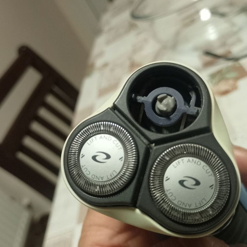 Philips shaver like new, missing one blade