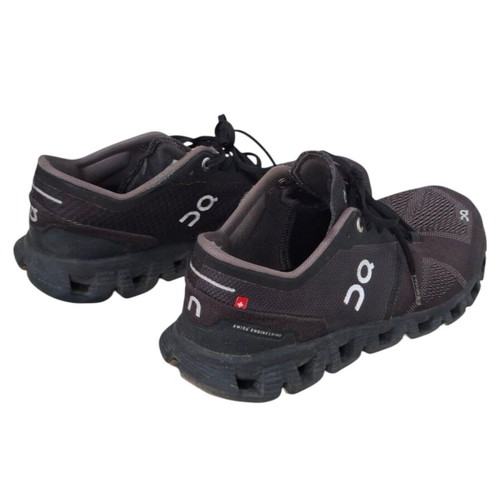 On Running athletic shoes black like new, size 40.5