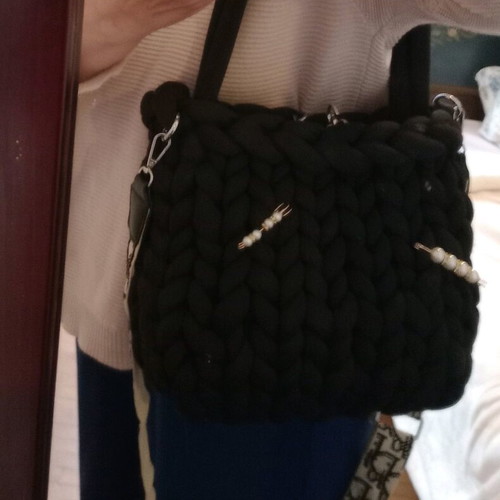 Handmade shoulder bag with marshmallow yarn and clasp new
