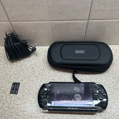 PlayStation Portable PSP like new with 4GB memory card and 10 games