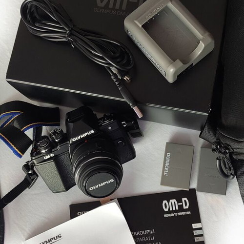 Olympus OM-D E-M10 Mark II mirrorless camera like new