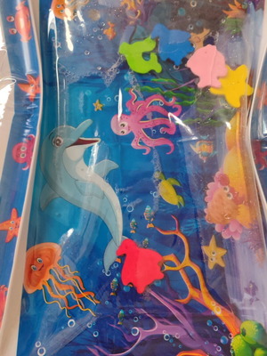 Activity mat like new, water tummy time mat