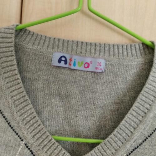 Classic V-Neck Sweater Ativo used, Argyle pattern, size 14