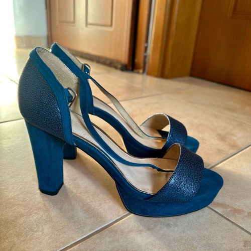 Women's sandals like new, blue soft fabric