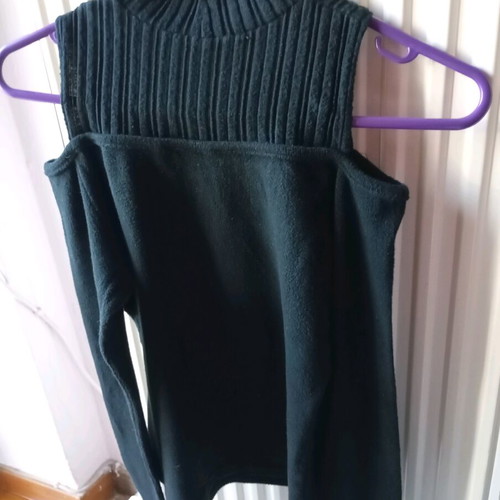 Freestyle blouse black with cut-out shoulder like new