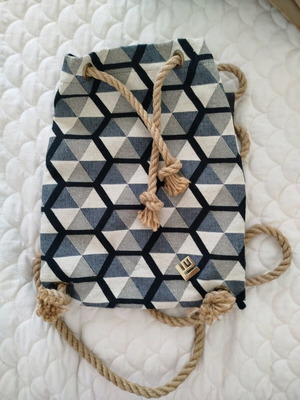 Χειροποίητη υφασμάτινη τσάντα πλάτης Lovely Handmade σαν καινούργια, μαύρο και μπλε