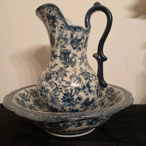 Blue and white porcelain plate and jug like new