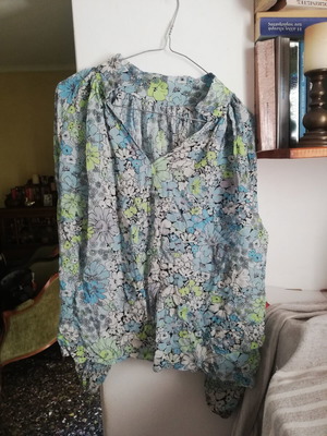 Drykorn blue floral blouse like new, size XL 42