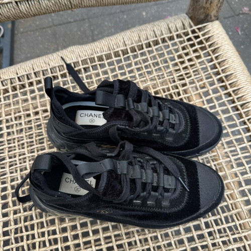 Women’s sneakers size 38, very good condition, black