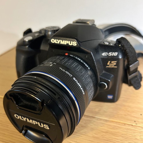 Olympus E-510 DSLR μεταχειρισμένη με φακό 14-42mm
