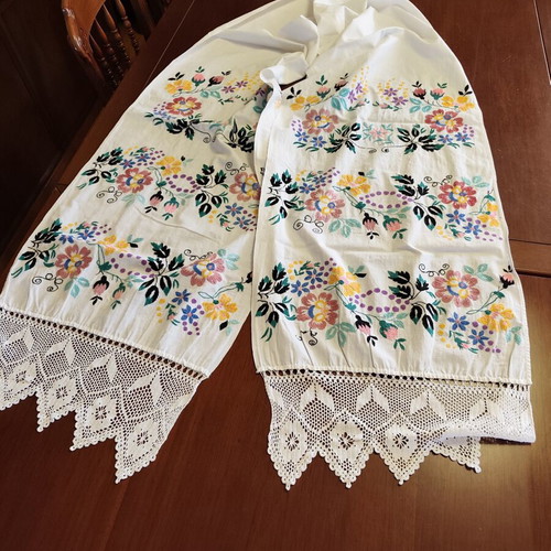 Traditional handmade table runner like new 45x270 cm