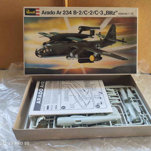 Revell Arado Ar 234 B-2/C-2/C-3 “Blitz” vintage model kit 1/72 scale