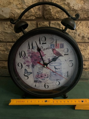 Oversized vintage decor alarm clock like new
