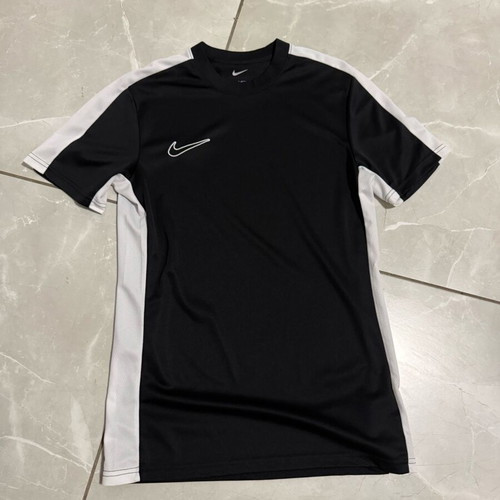 Nike T-shirt like new, black, size M