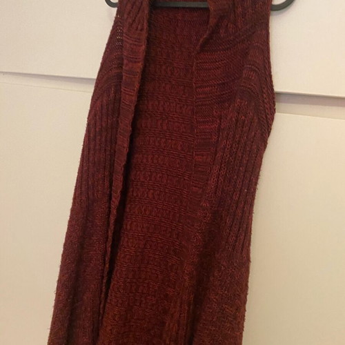Stradivarius knitted sleeveless cardigan used, red, size M