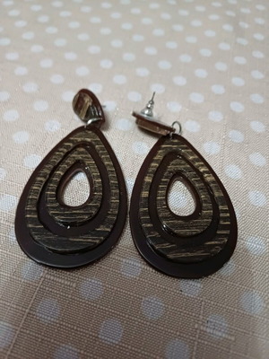 Bone earrings new in brown color with beige detail