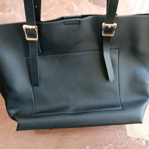 Axel shoulder bag black like new