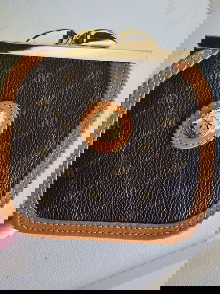 Rioni- coin purse -Αριστη κατάσταση. Αχρησιμοποίητο.