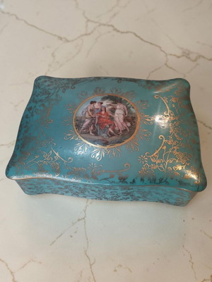 Vintage Porcelain Jewelry Box Baroque Style with Gold Details like new