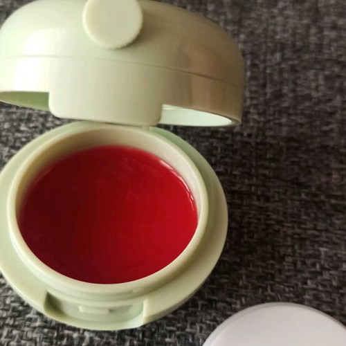 Lip mask new for hydration and light color