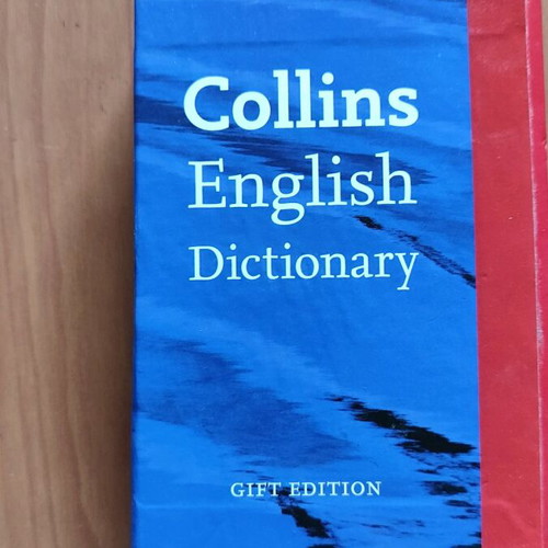 Collins English dictionary like new with pocket case