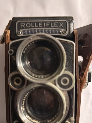 Φωτογραφική μηχανή Rolleiflex TLR μεταχειρισμένη, με δερμάτινη θήκη προστασίας