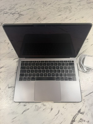 Apple MacBook Air 13" Retina (2018) like new, 8GB RAM, Space Gray