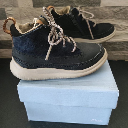 Clarks boys' boots size 24 like new, blue