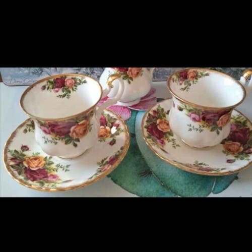 Royal Albert Old Country Roses coffee cup set, like new, 2 pcs