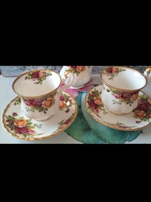 Royal Albert Old Country Roses coffee cup set, like new, 2 pcs