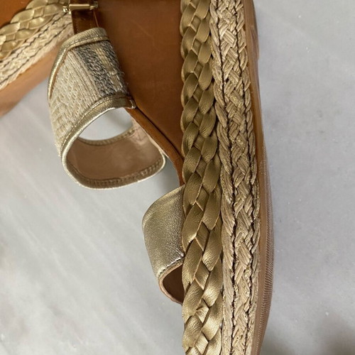 Beige platforms with woven heel and gold details like new