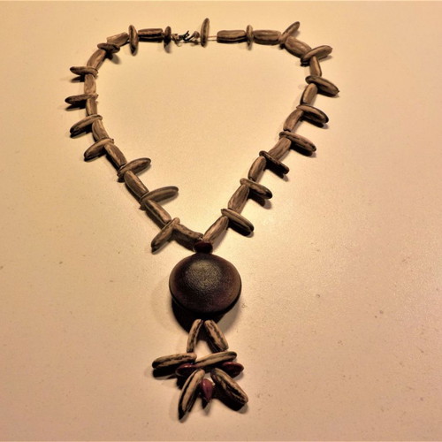 Necklace short with imitation seed beads