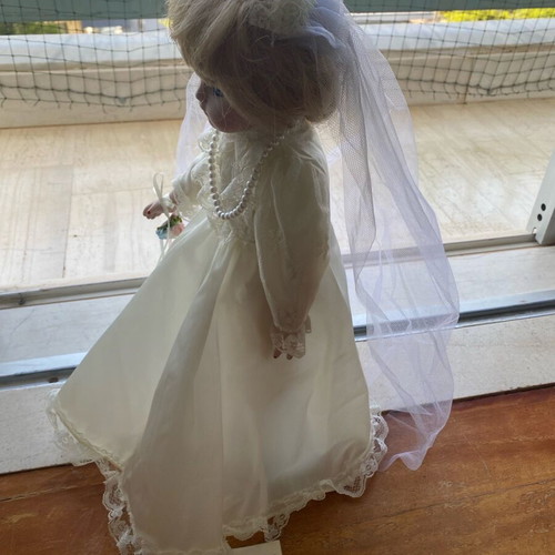Porcelain doll bride like new, The heritage mint, 40cm