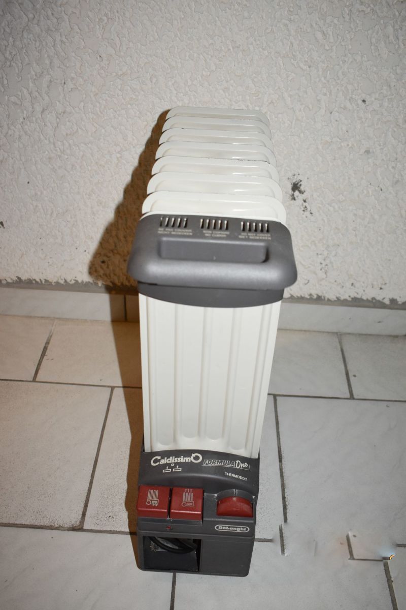 デロンギ オイルヒーターCaldissimo Formula One Delonghi Caldissimo Formula One 1600W… - € 35,00 - Vendora.cy