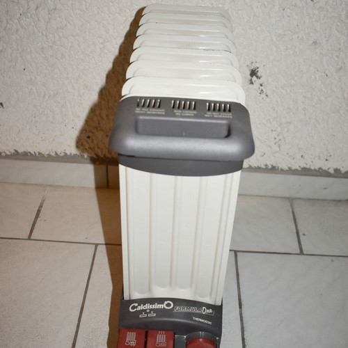 Καλοριφέρ λαδιού Delonghi Caldissimo Formula One 1600W σαν καινούργιο