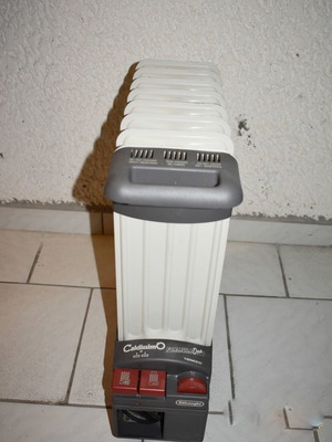 Καλοριφέρ λαδιού Delonghi Caldissimo Formula One 1600W σαν καινούργιο