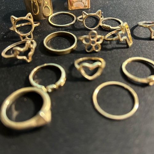 Rings used, pack of 18, gold-colored, various designs