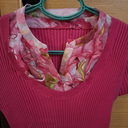 Women's pink blouse like new, size S with floral details