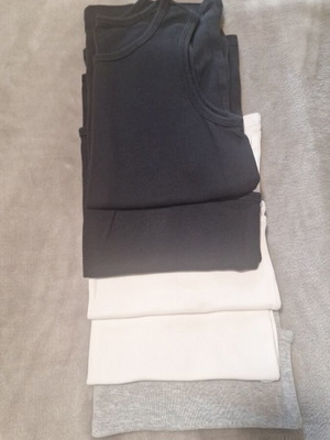 Sleeveless children's shirts pack of 8 like new, black and gray