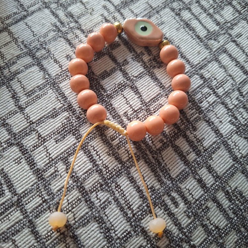 Glass bracelet with eye adjustable