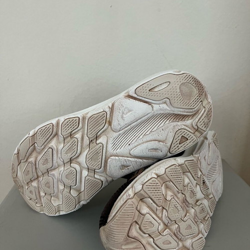 Hoka Clifton 9 athletic shoes used, size 42, black