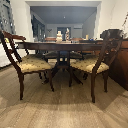 Dining table with six chairs made of solid walnut wood, like new