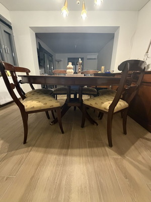 Dining table with six chairs made of solid walnut wood, like new